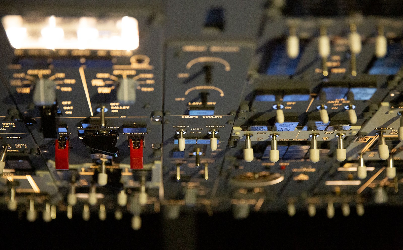 The Boeing 737 overhead switches and controls