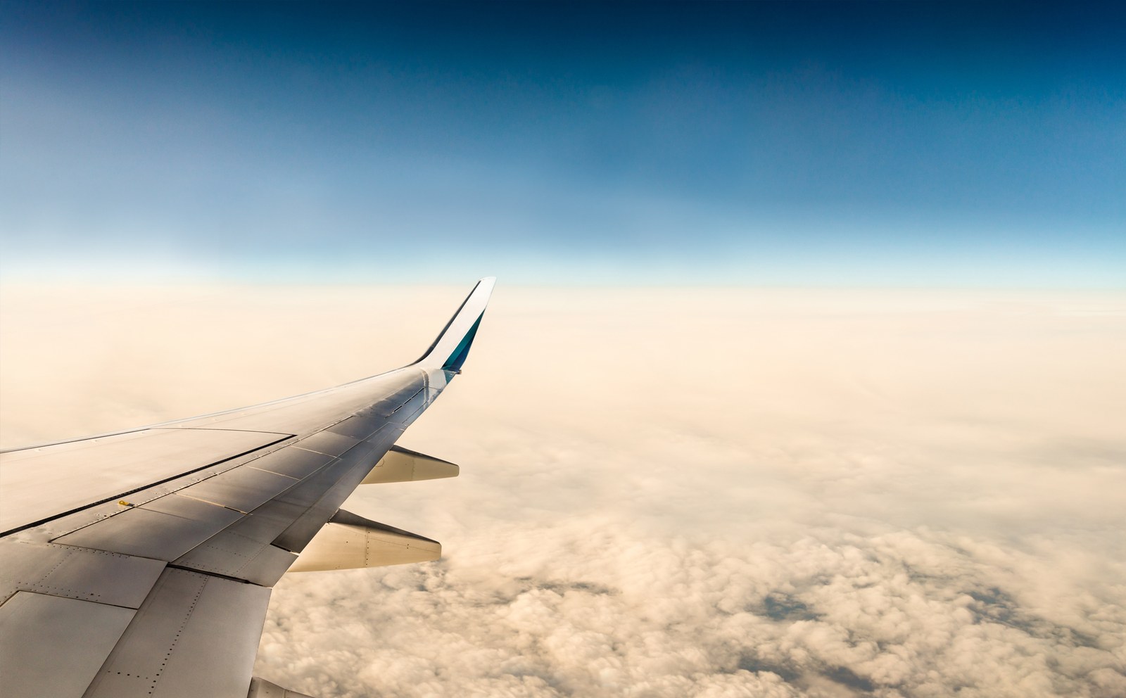 The view over a Boeing 737 wing above the clouds